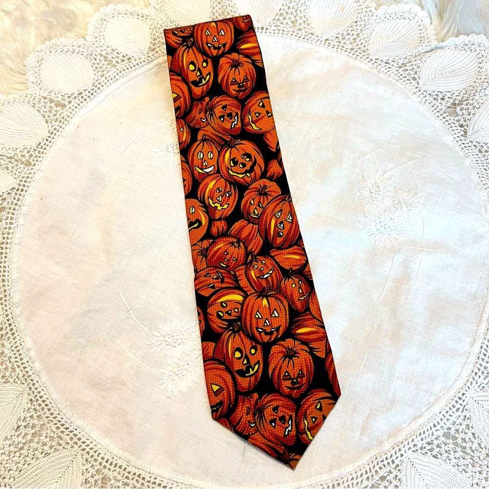 Vintage Tremaine Silk Jack o lantern Halloween Tie Orange Black 3.5 x 57.5” USA